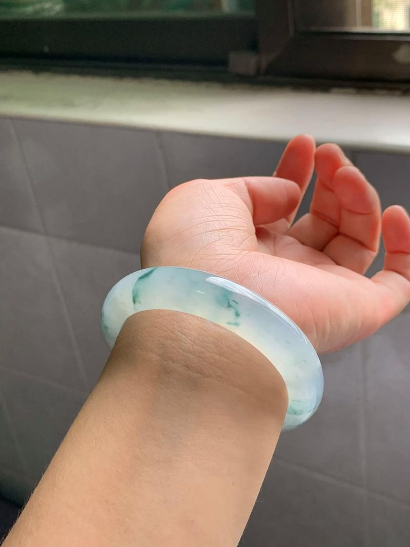 如何选购翡翠手镯的深度指南